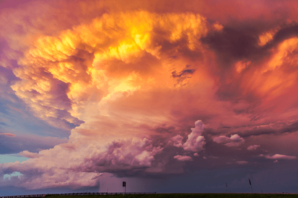 a large thunderstorm cloud head