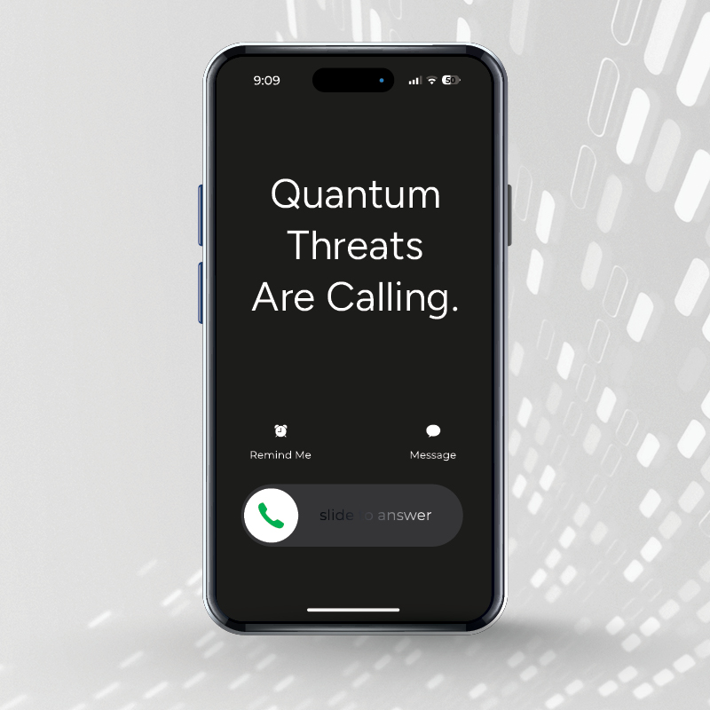 Pantalla de teléfono inteligente que muestra una interfaz de llamada entrante con el texto «Quantum Threats Are Calling» sobre fondo oscuro.